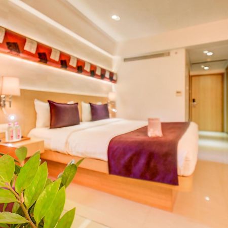 The Ssk Solitaire Hotel & Banquets Нашик Екстериор снимка