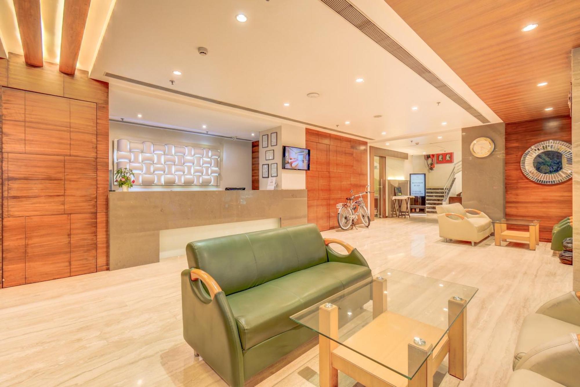 The Ssk Solitaire Hotel & Banquets Нашик Екстериор снимка
