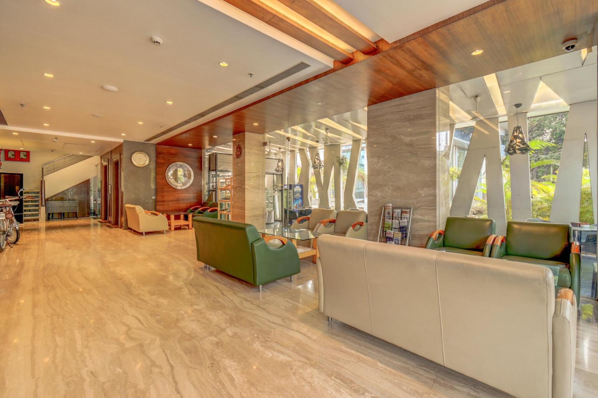 The Ssk Solitaire Hotel & Banquets Нашик Екстериор снимка