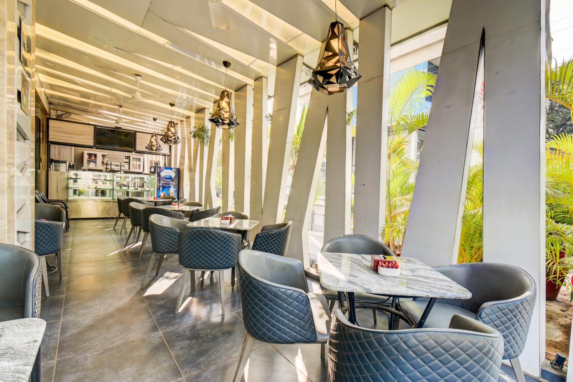 The Ssk Solitaire Hotel & Banquets Нашик Екстериор снимка