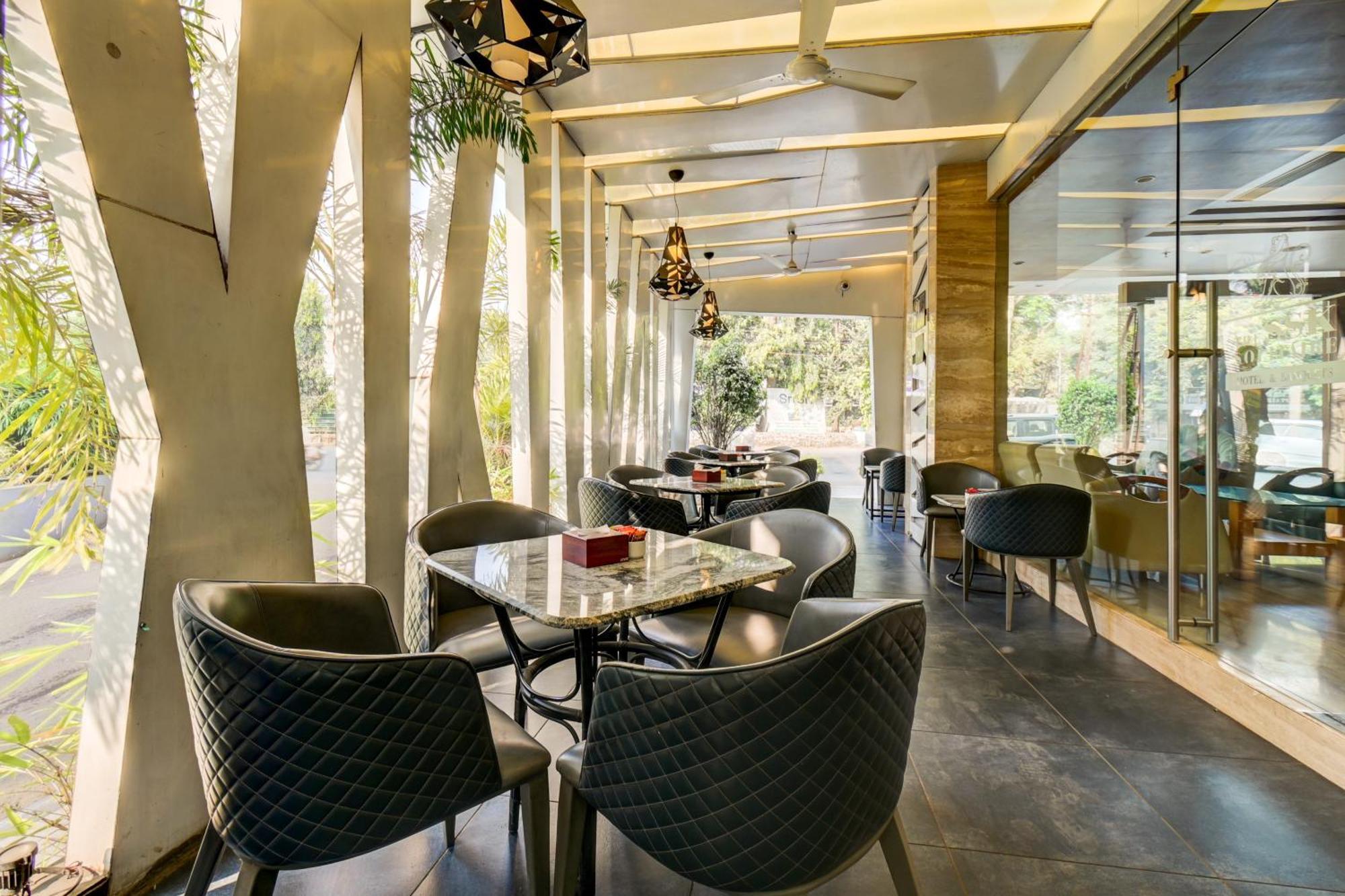 The Ssk Solitaire Hotel & Banquets Нашик Екстериор снимка