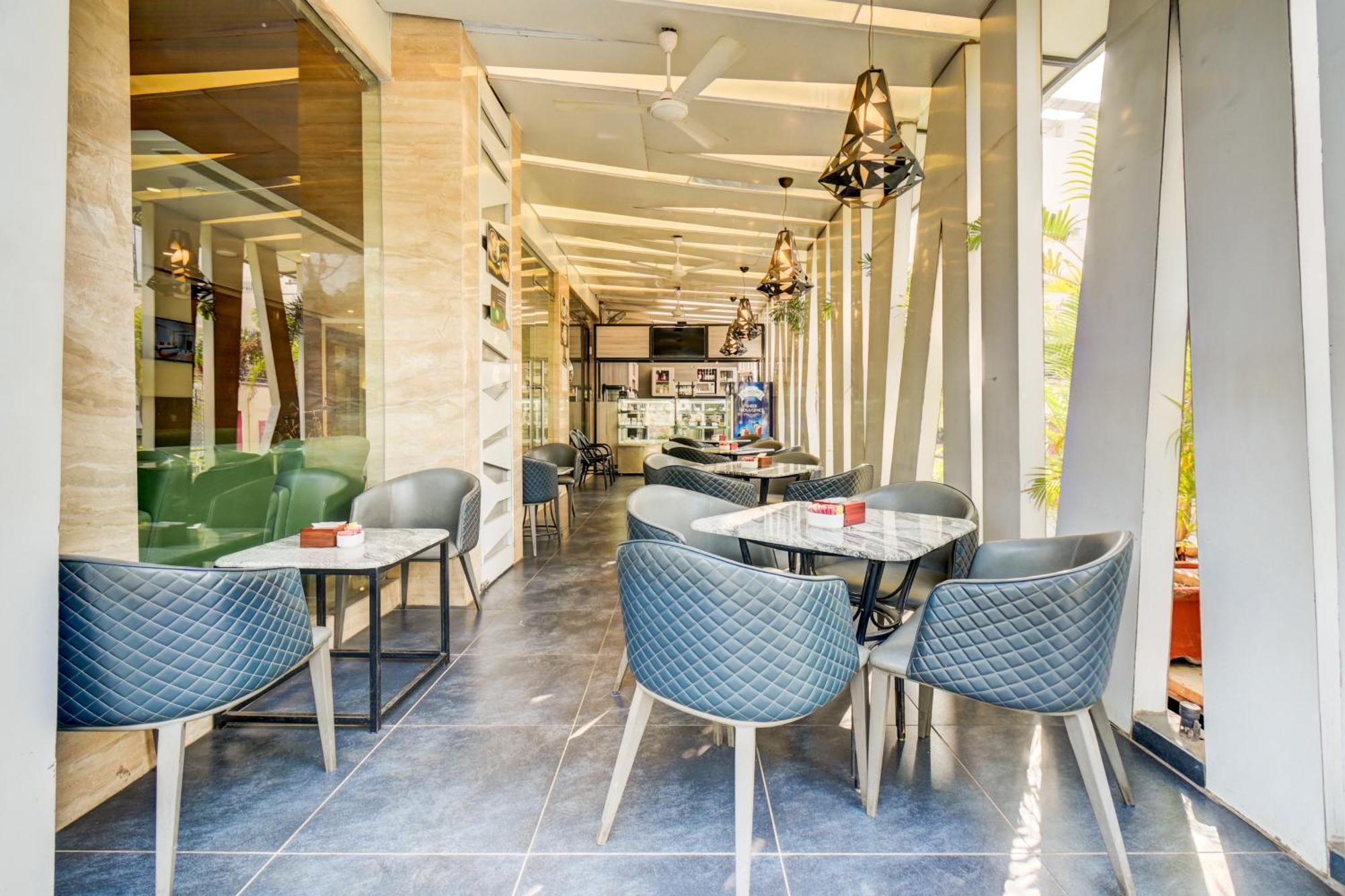 The Ssk Solitaire Hotel & Banquets Нашик Екстериор снимка
