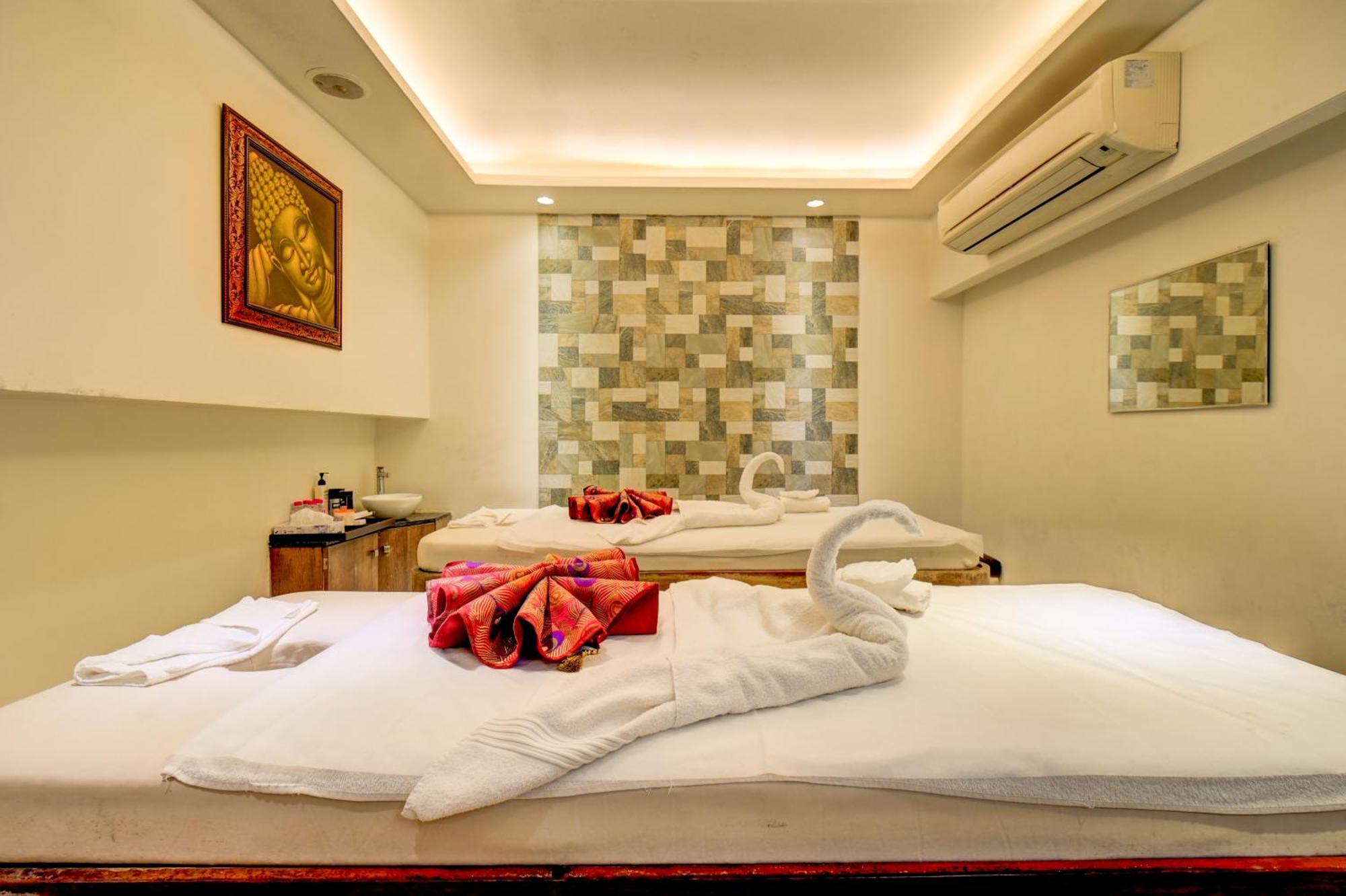The Ssk Solitaire Hotel & Banquets Нашик Екстериор снимка