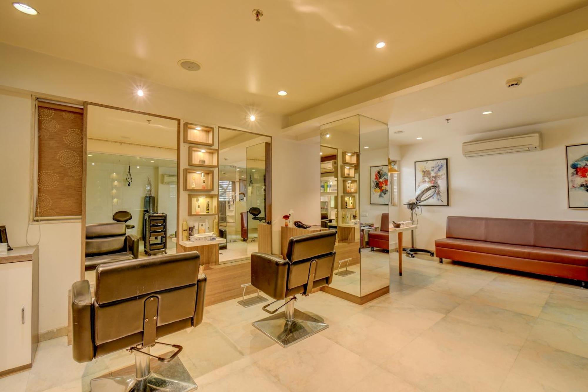The Ssk Solitaire Hotel & Banquets Нашик Екстериор снимка