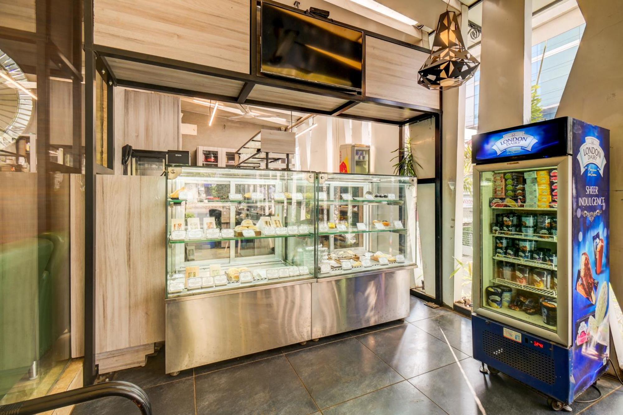 The Ssk Solitaire Hotel & Banquets Нашик Екстериор снимка