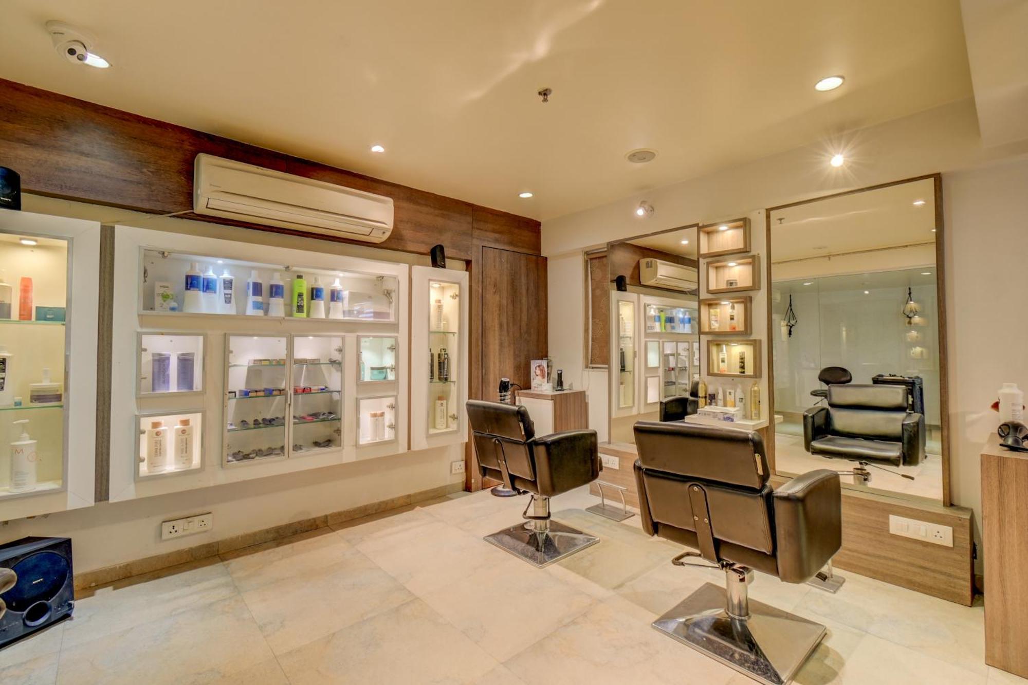 The Ssk Solitaire Hotel & Banquets Нашик Екстериор снимка