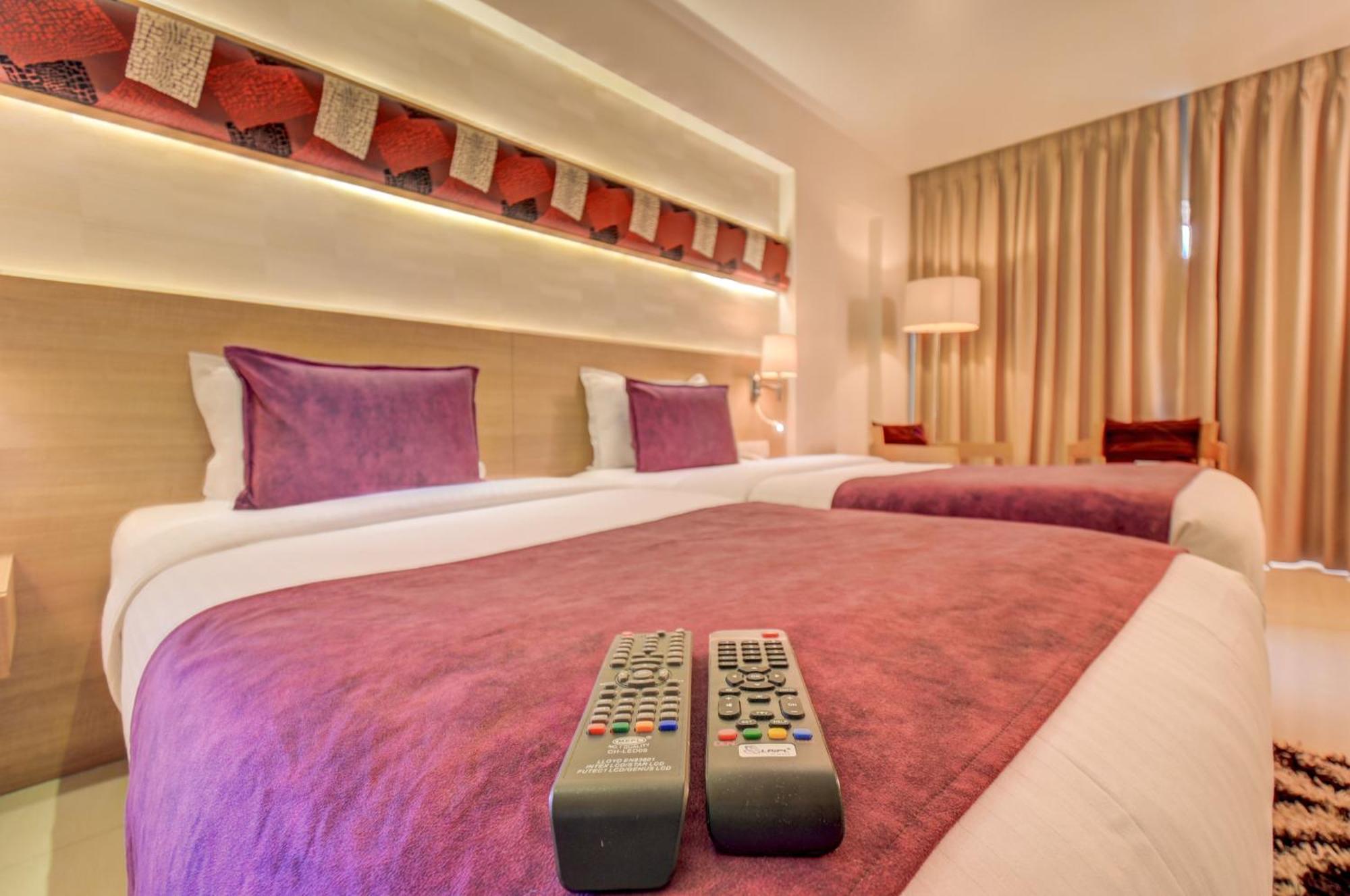 The Ssk Solitaire Hotel & Banquets Нашик Екстериор снимка